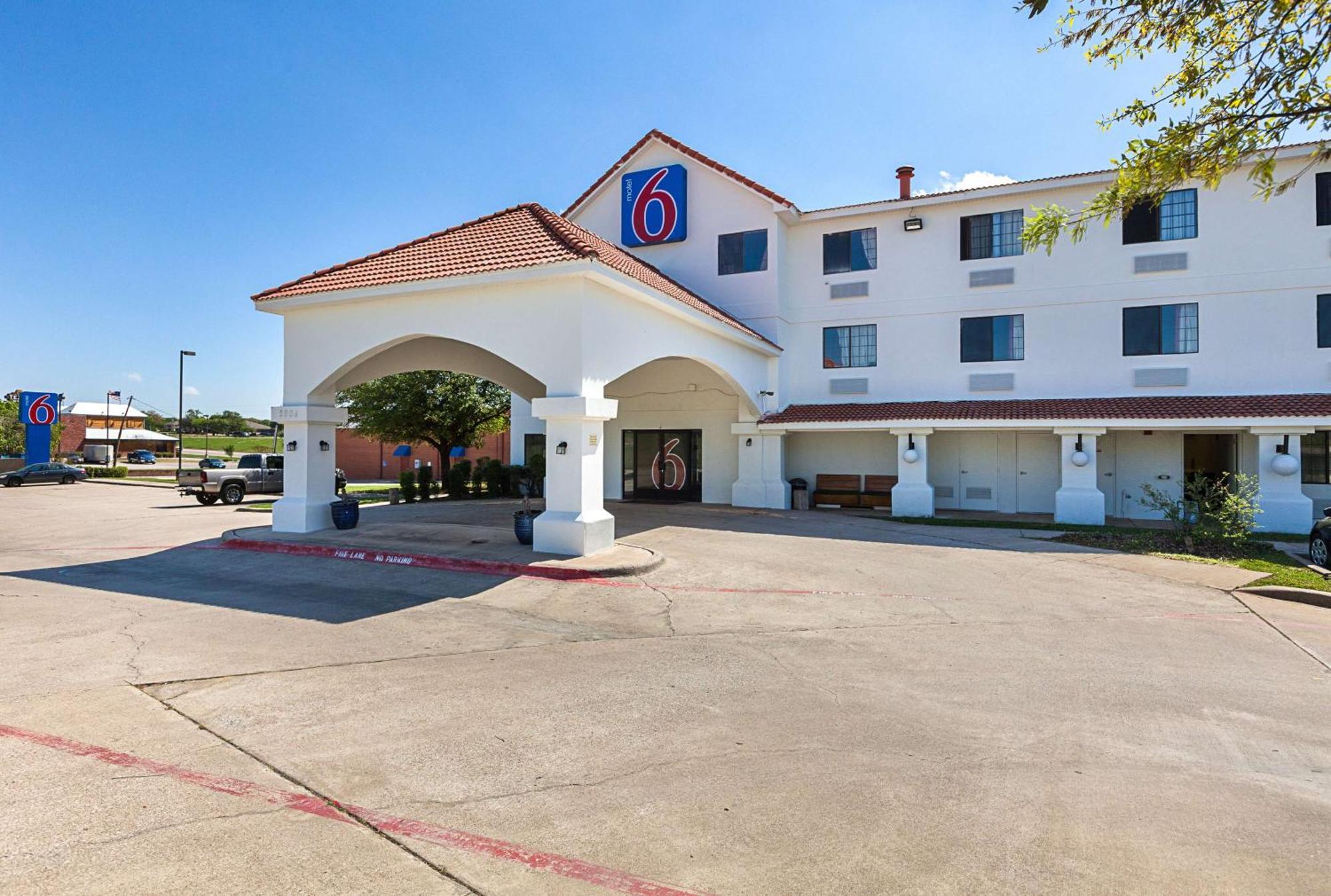Where to Stay Near Pennington Field: 4 Golf Hotels in Bedford