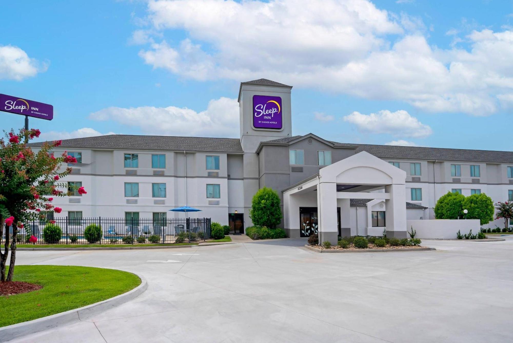 Where to Stay Near Corporate Square Mall: 4 Business Hotels