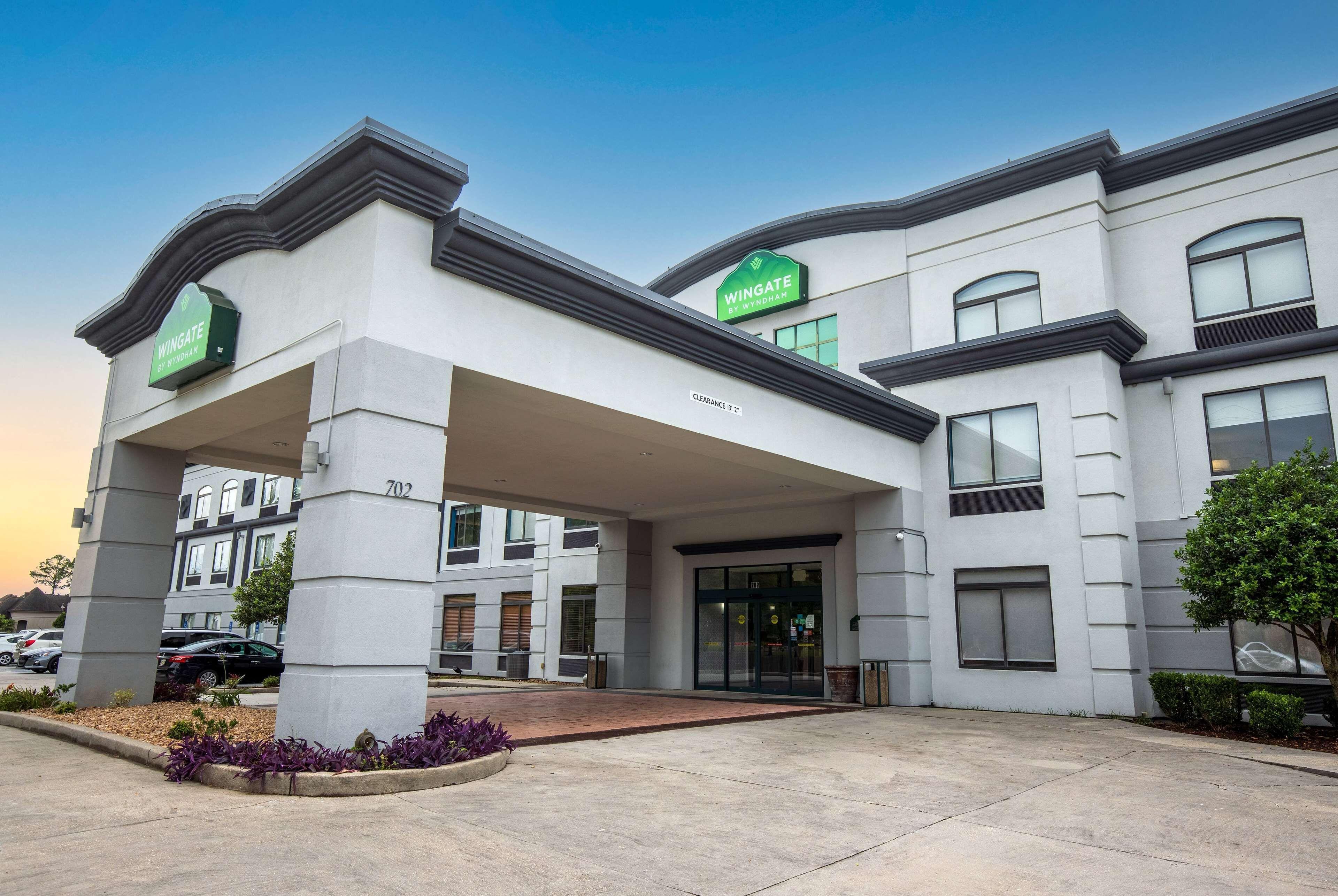 Staying Near Lockworks Academie: 5 Business Hotels Compared