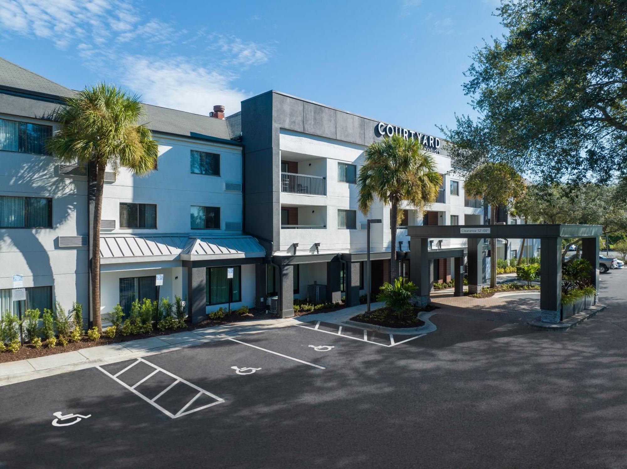 Staying Near Eureka Springs Park: 4 Tampa Hotels Compared